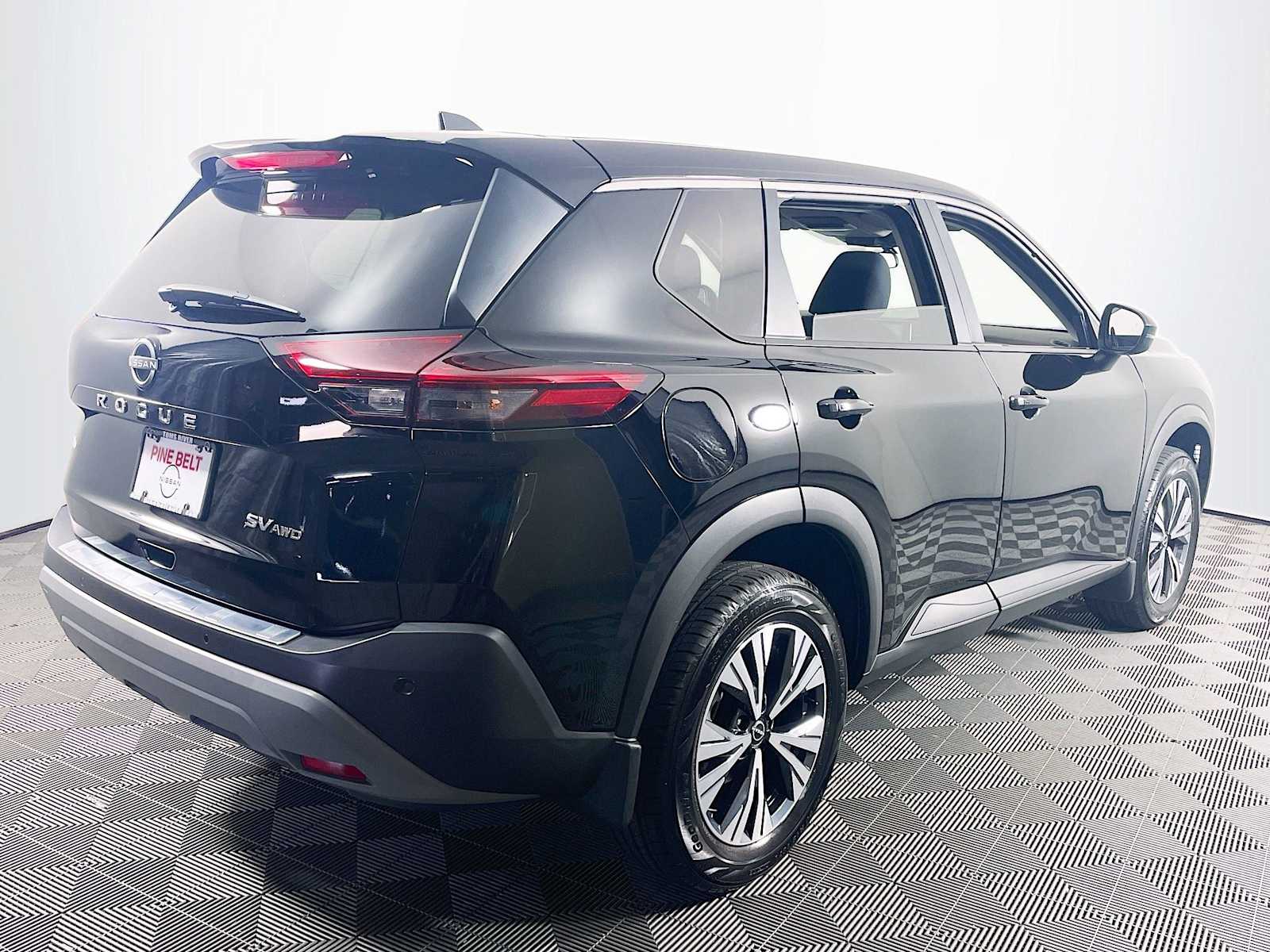 2022 Nissan Rogue SV photo 2