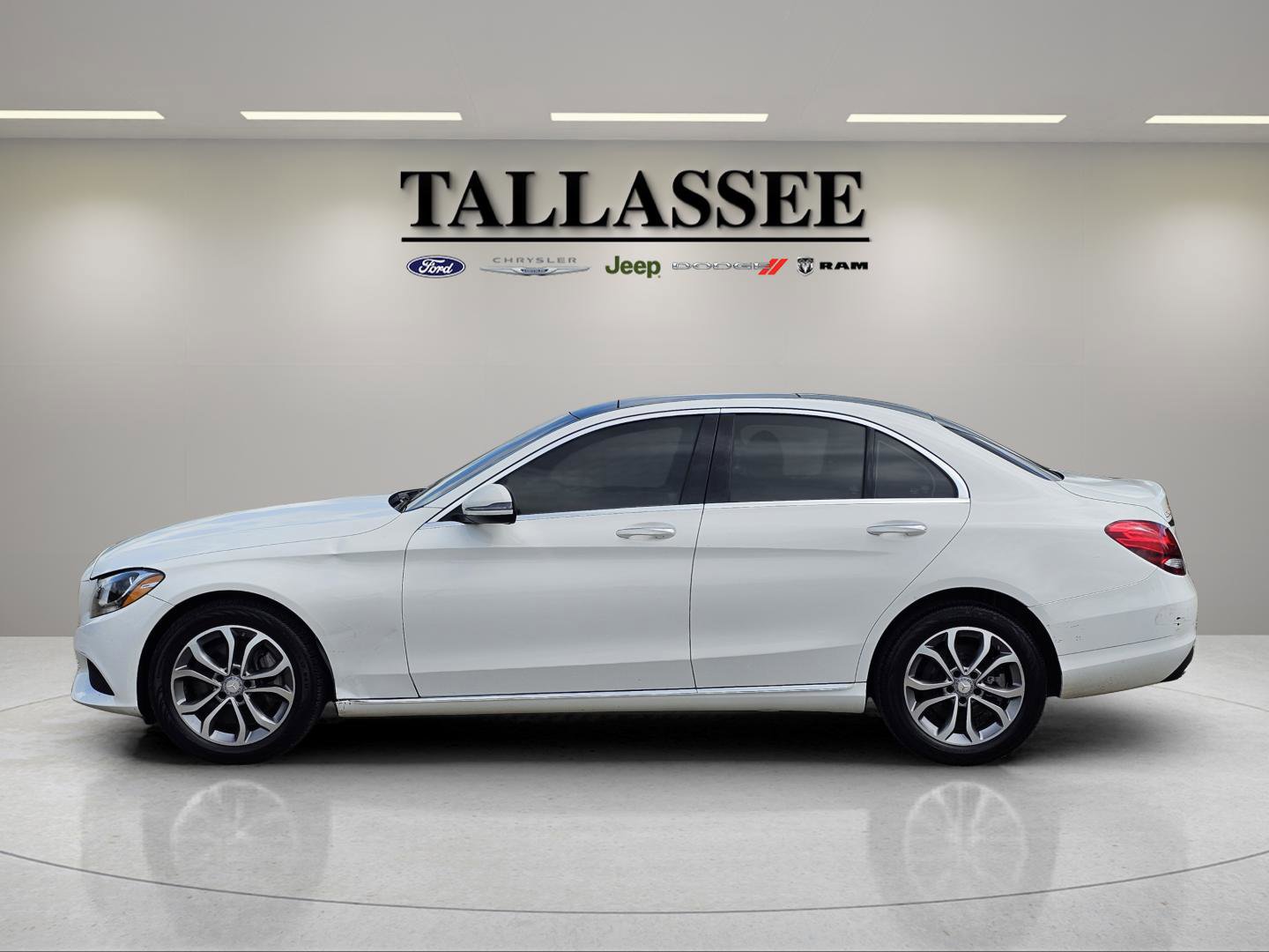 2017 Mercedes Benz C 300 photo 2