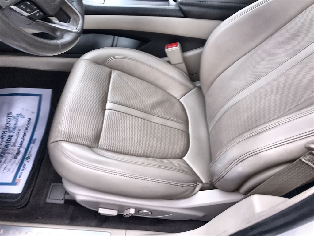 2020 Lincoln MKZ Hybrid Reserve photo 12