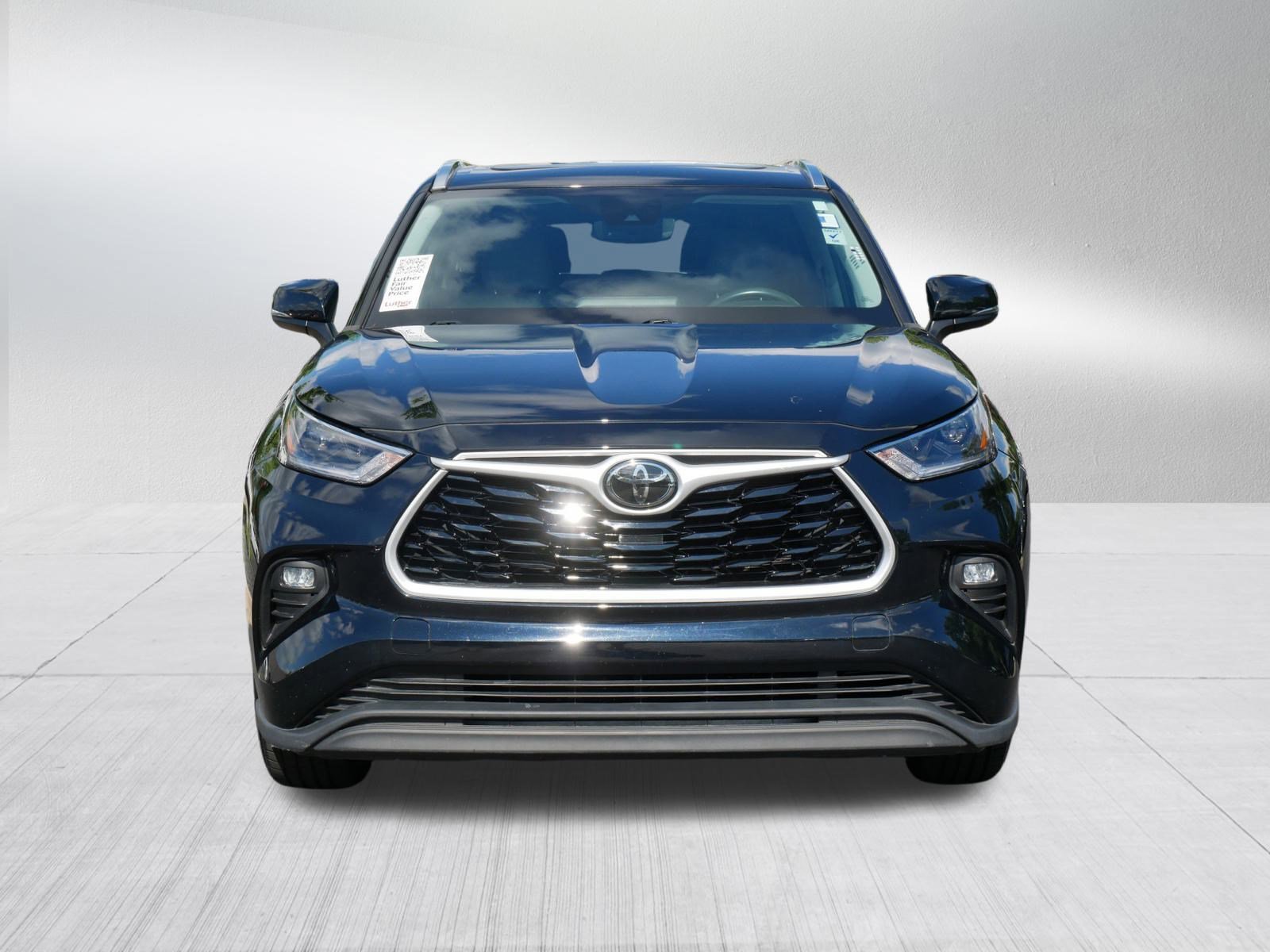 Used 2021 Toyota Highlander XLE with VIN 5TDGZRBH6MS061836 for sale in Minneapolis, Minnesota
