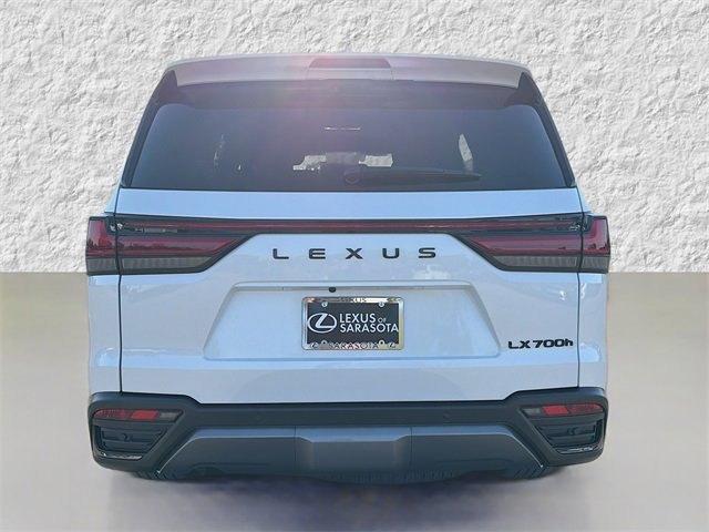 2025 Lexus LX Luxury photo 4