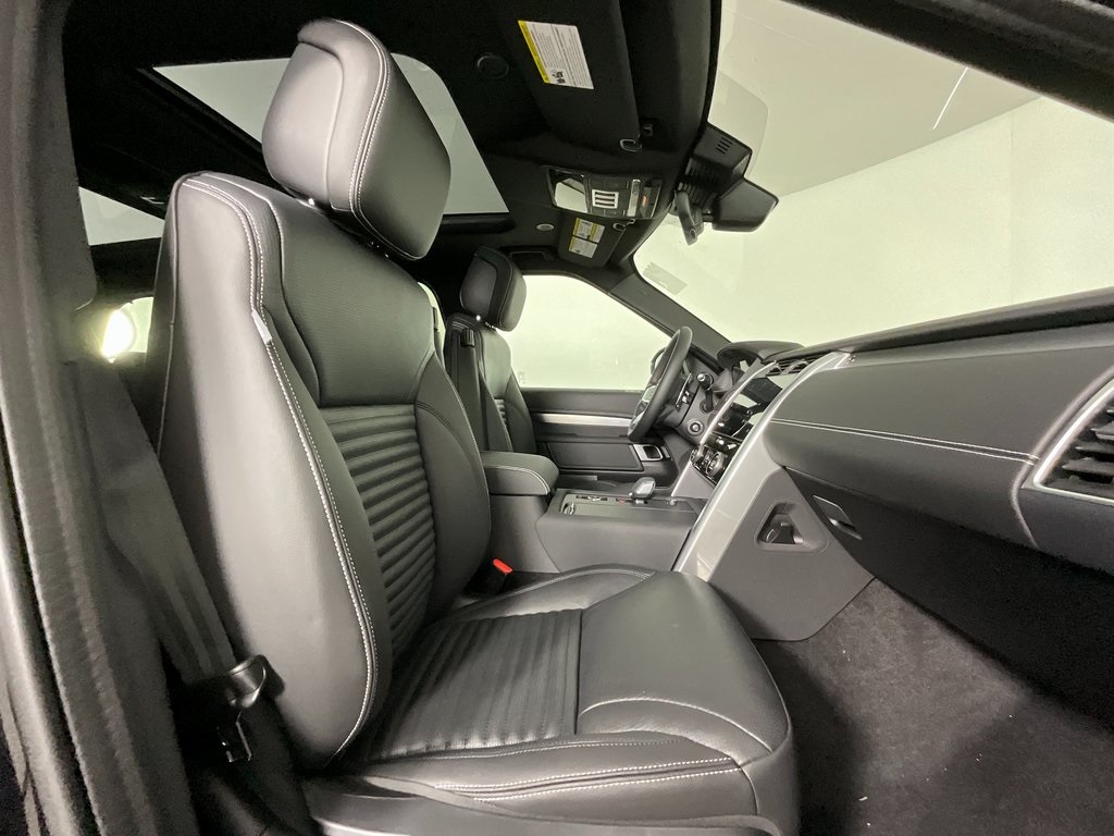 2025 Land Rover Discovery SE photo 2