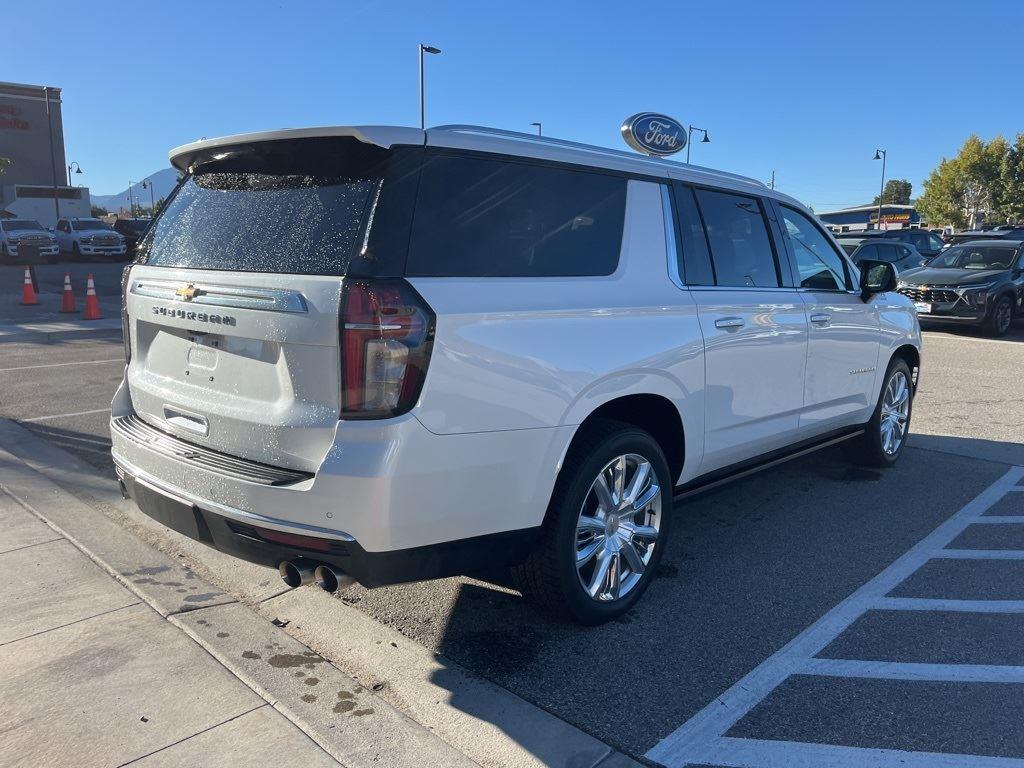 2022 Chevrolet Suburban High Country photo 2