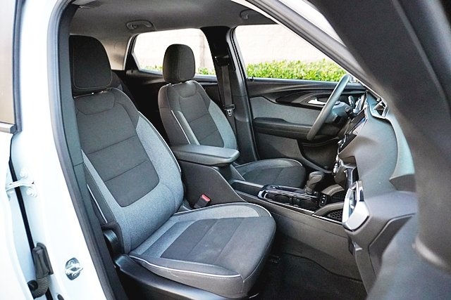 Used 2022 White Chevrolet LT image 11