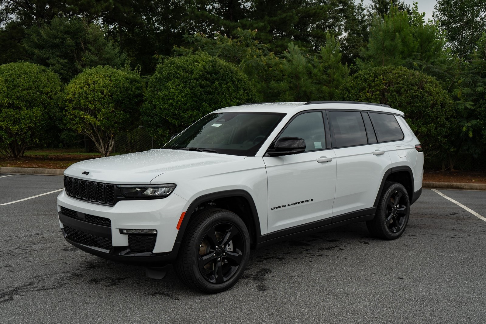 2025 Jeep Grand Cherokee Limited photo 3