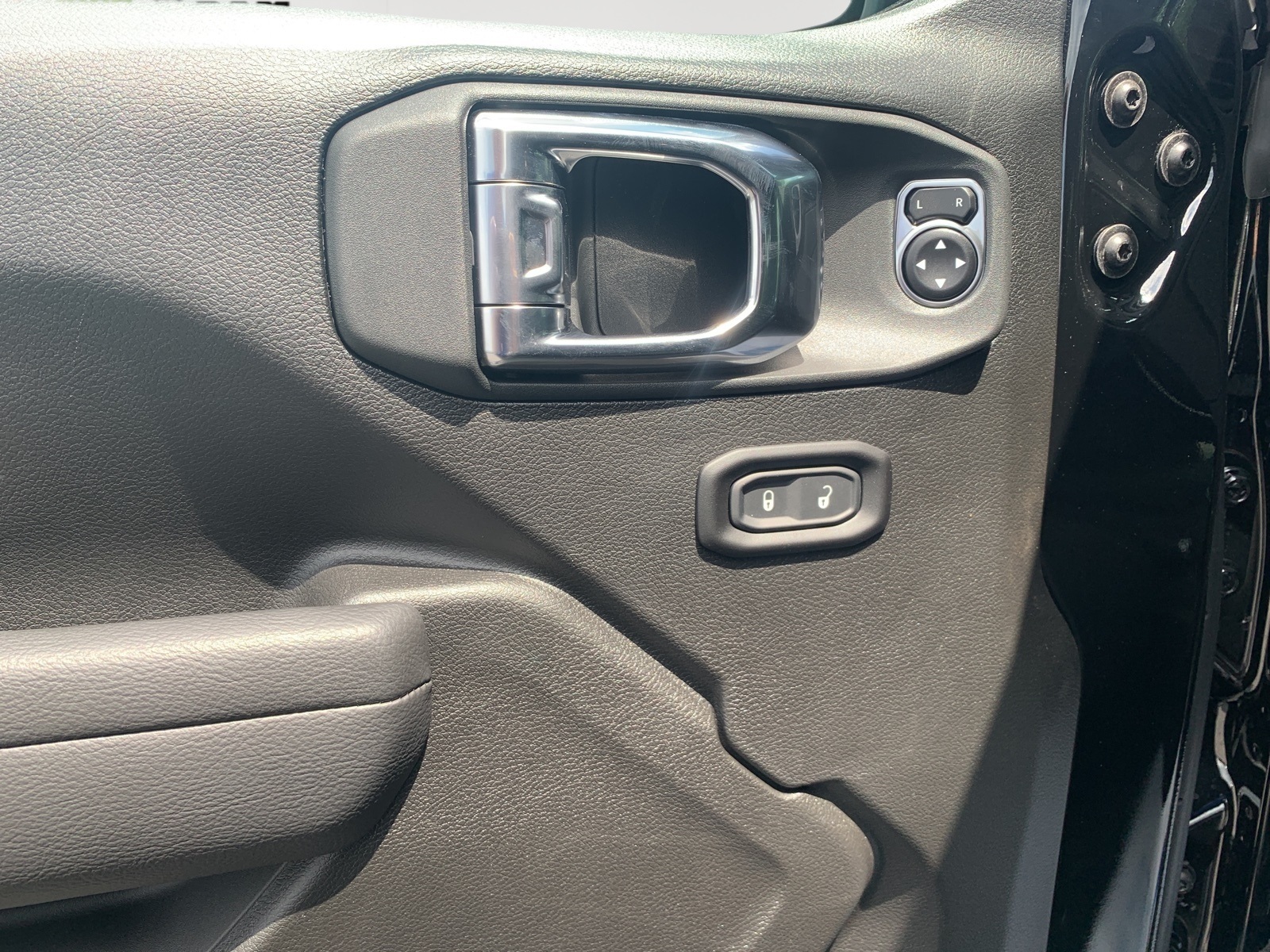 2025 Jeep Wrangler Sport S photo 28