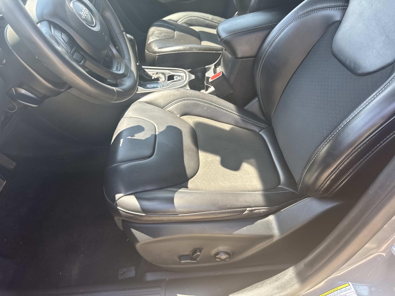 2020 Jeep Cherokee Latitude photo 13