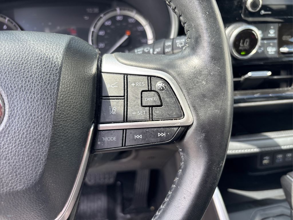 2022 Toyota Highlander XLE photo 29