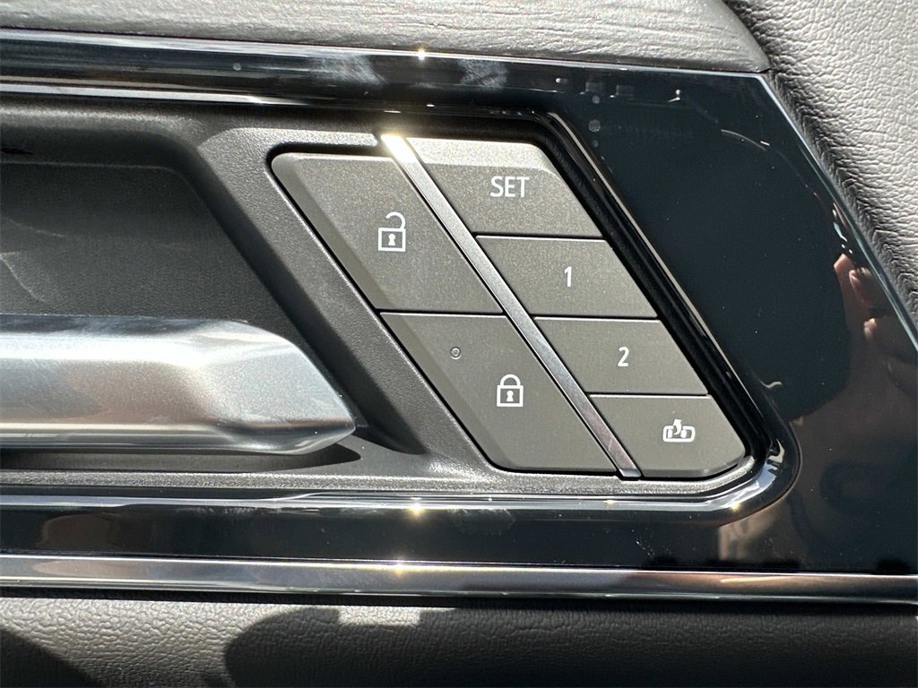 2025 Gmc Yukon Denali photo 16