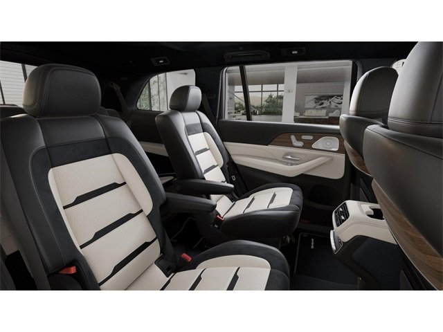 2026 Mercedes Benz GLS AMG 63 4MATIC photo 4