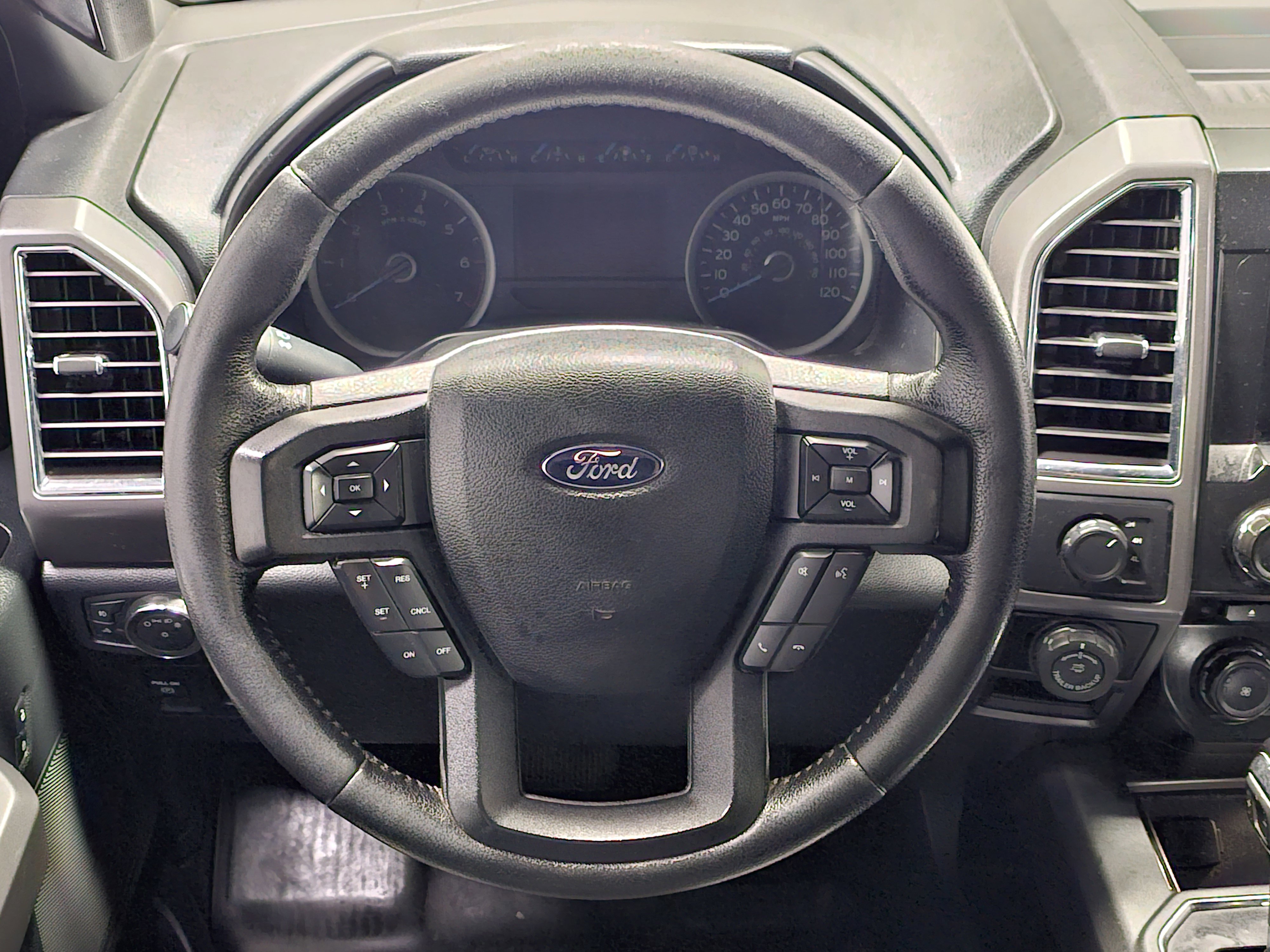 2016 Ford F-150 XLT photo 4
