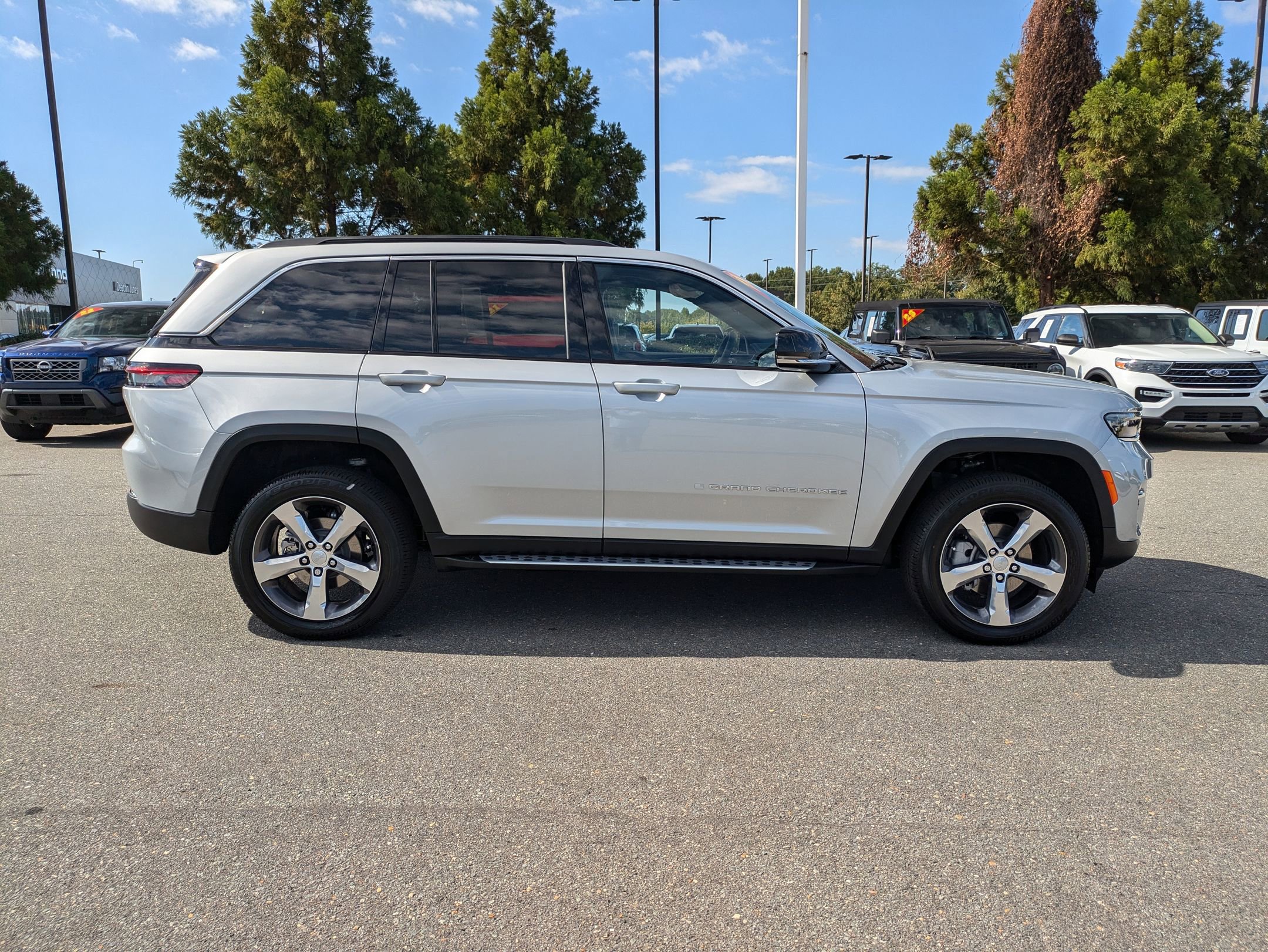2025 Jeep Grand Cherokee Limited photo 4