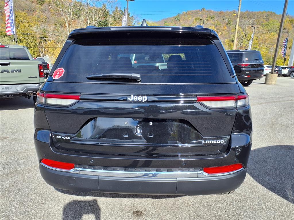 2025 Jeep Grand Cherokee Laredo photo 4