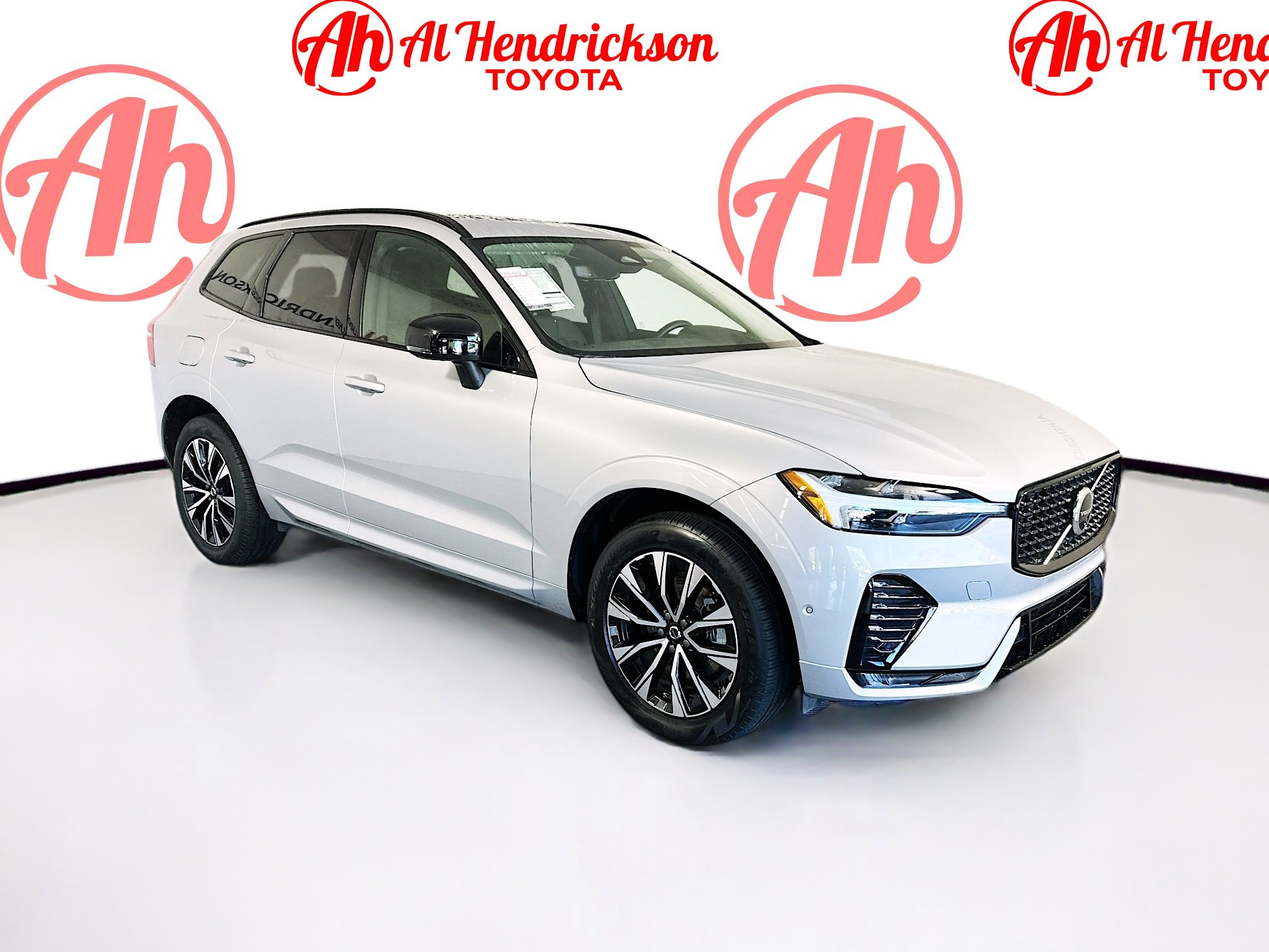 2025 Volvo XC60 Plus's photo