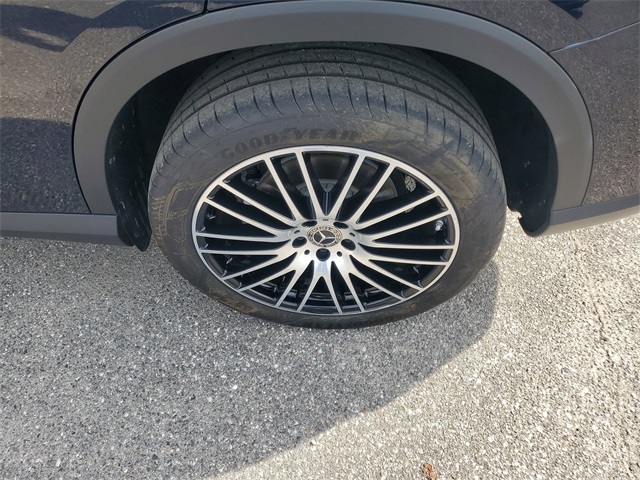 2024 Mercedes Benz GLC 300 4MATIC photo 3