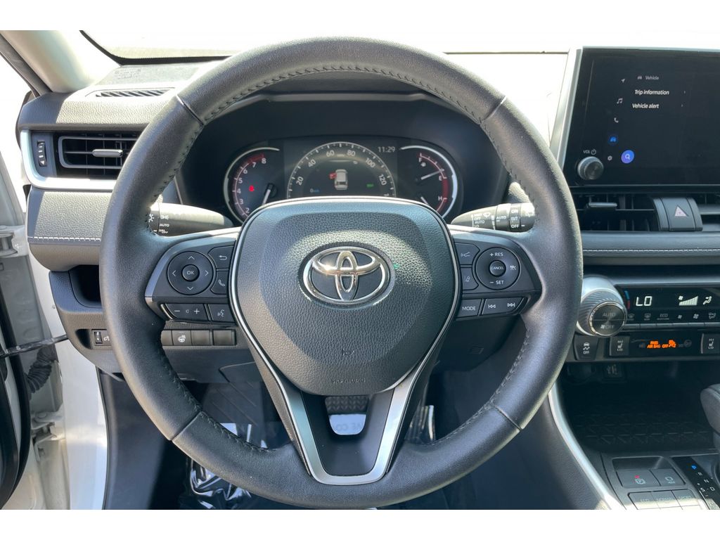 2023 Toyota RAV4 XLE photo 30