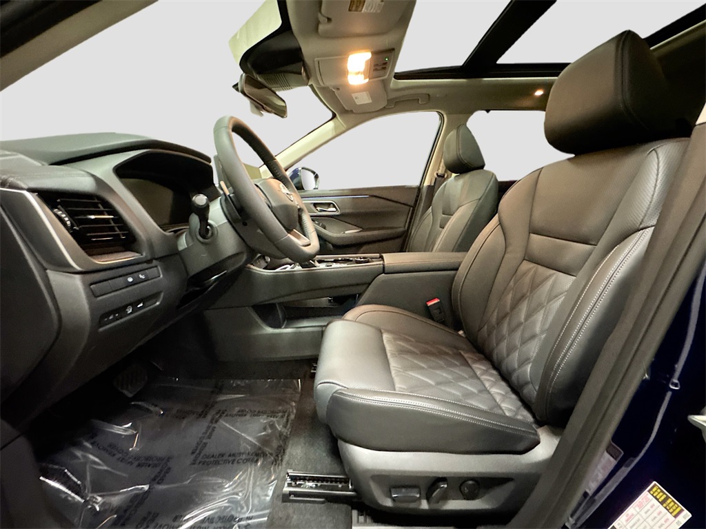 2026 Nissan Rogue Platinum photo 4