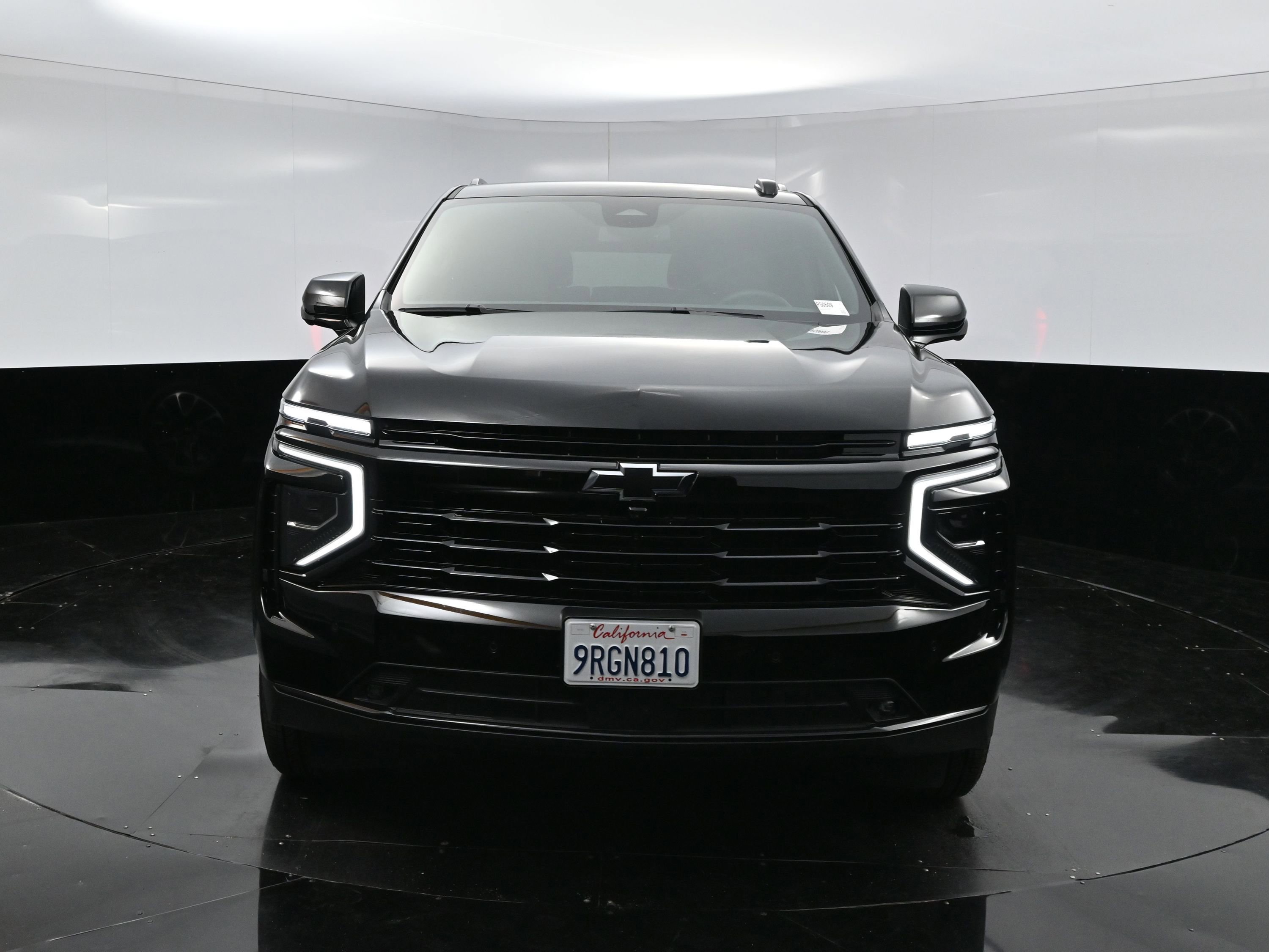 2025 Chevrolet Suburban RST photo 2