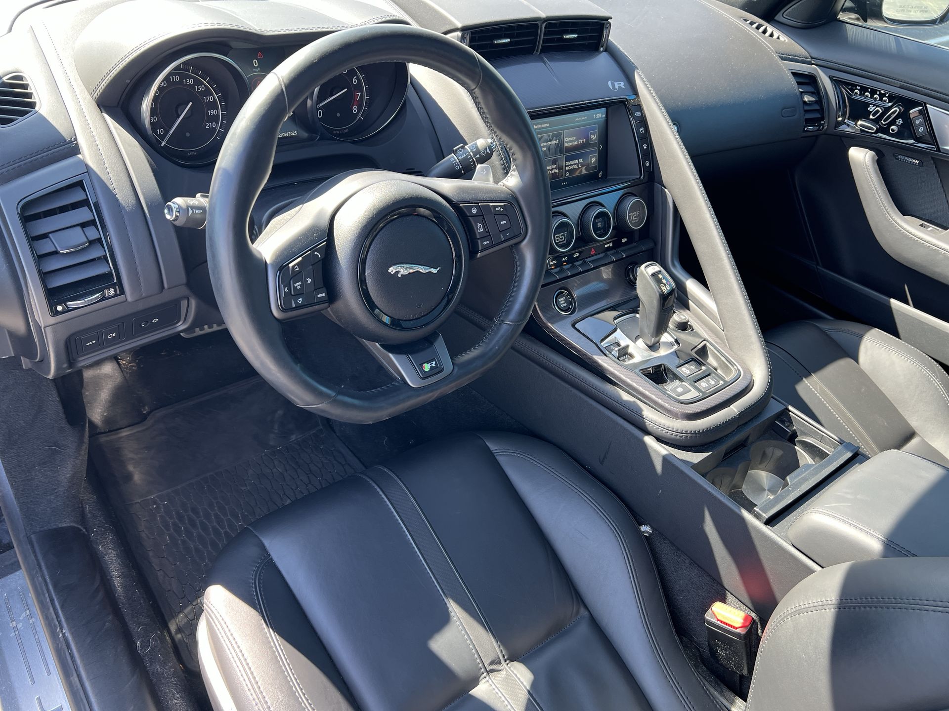 2016 Jaguar F-TYPE R photo 10