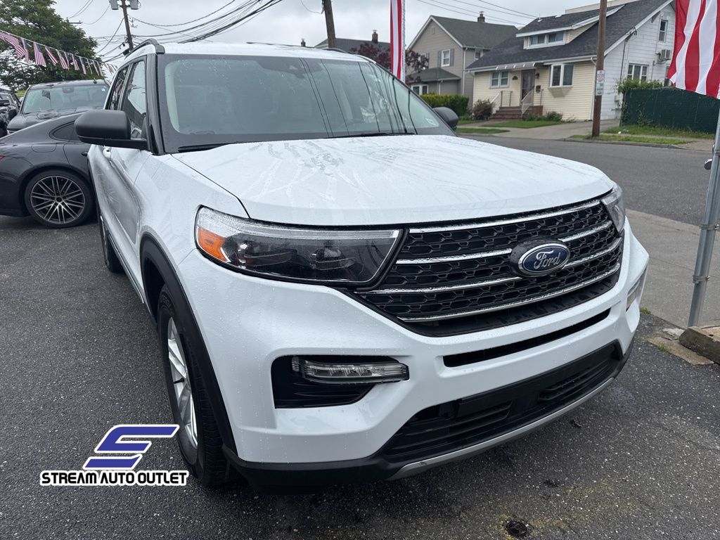 2023 Ford Explorer XLT photo 2