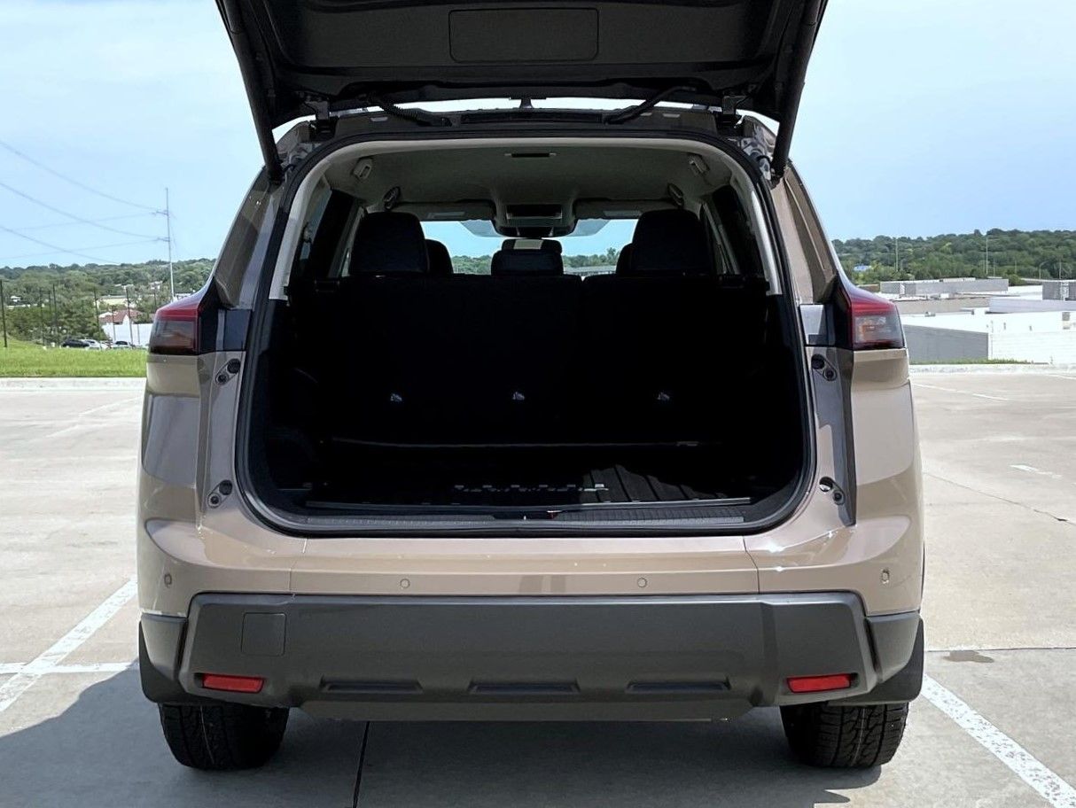 2026 Nissan Rogue AWD photo 9