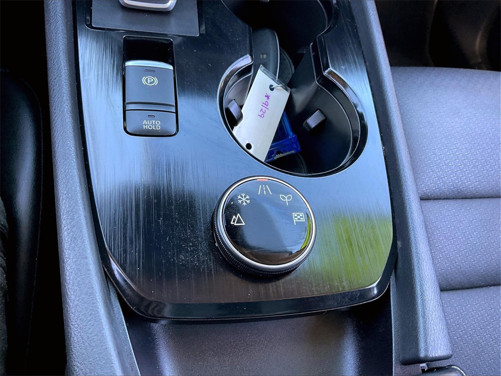 2023 Nissan Rogue SV photo 32