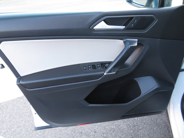 2020 Volkswagen Tiguan SEL photo 17