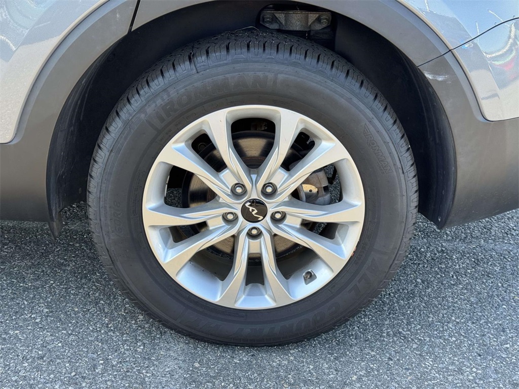 2022 Kia Telluride LX photo 10