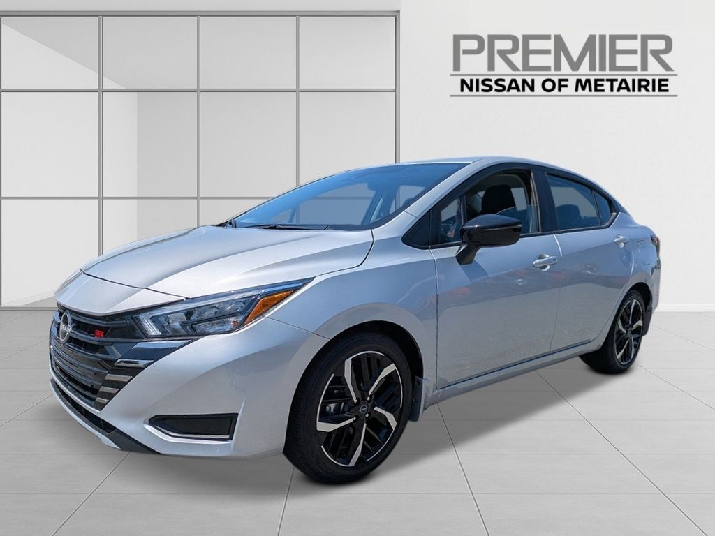 2025 Nissan Versa SR's photo