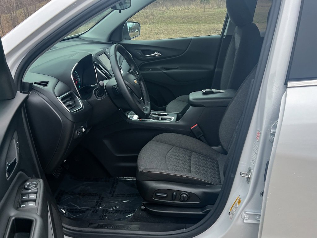 2024 Chevrolet Equinox LT photo 9