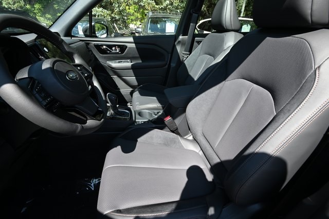 2025 Subaru Forester Touring photo 7