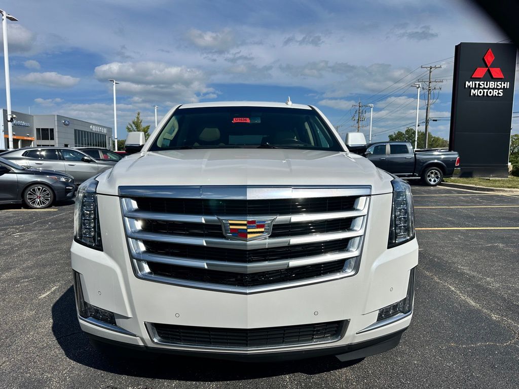 2016 Cadillac Escalade ESV Luxury photo 3