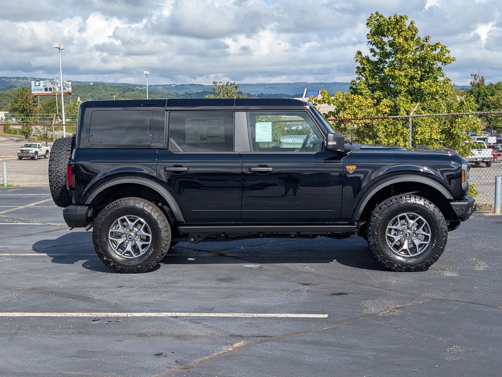 2025 Ford Bronco Badlands Black Diamond photo 3