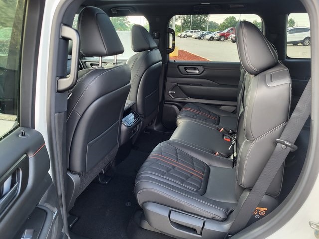2025 Nissan Armada photo 13