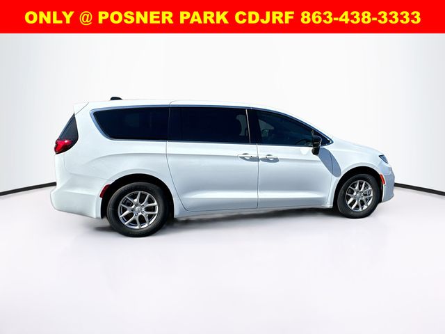 2026 Chrysler Pacifica photo 4