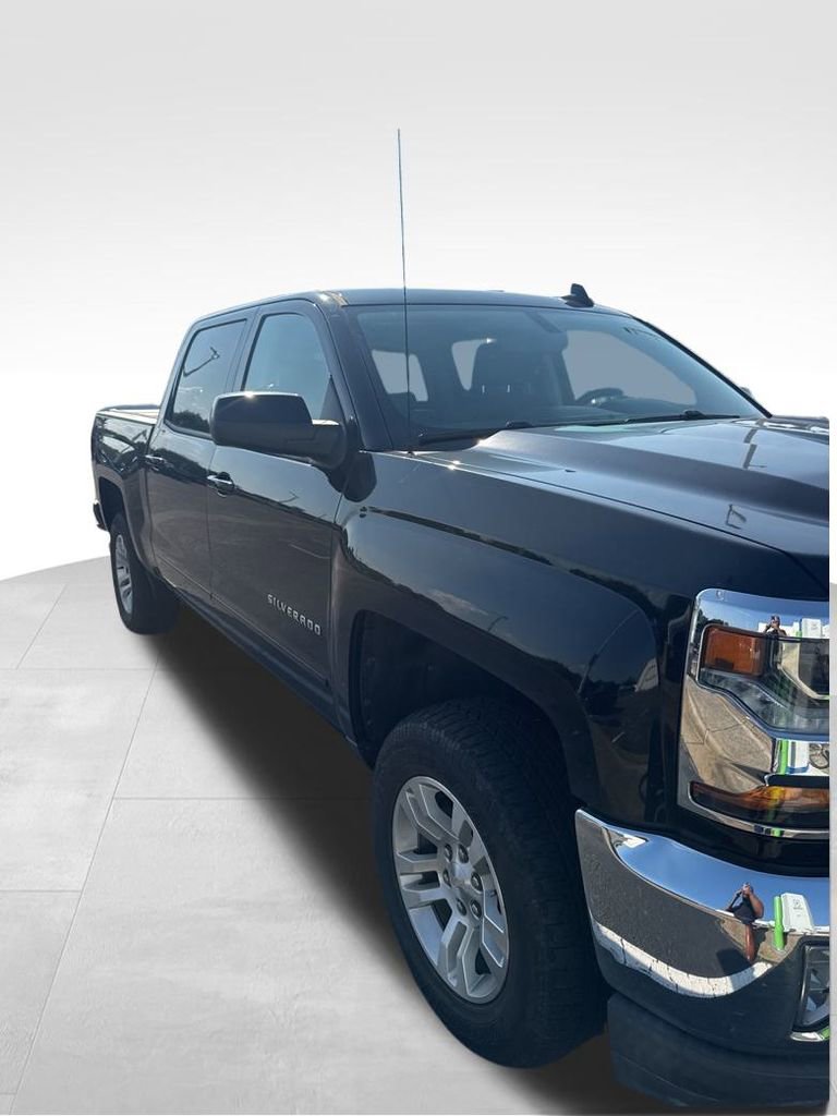 2018 Chevrolet Silverado 1500 LT photo 2