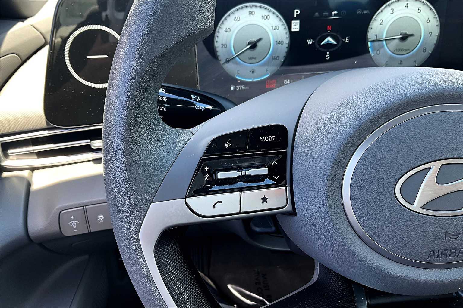 2024 Hyundai Elantra SEL photo 22