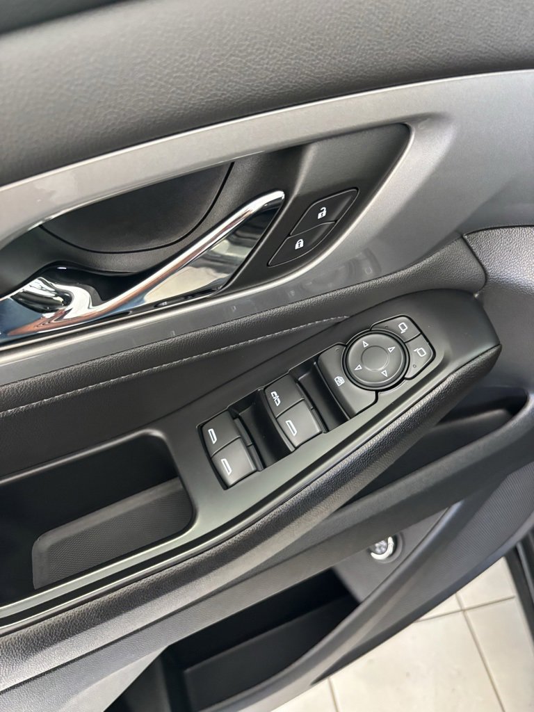 2023 Chevrolet Traverse Cloth photo 2