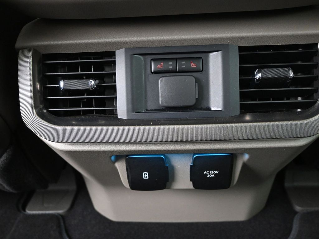 2024 Ford F-150 Platinum photo 10