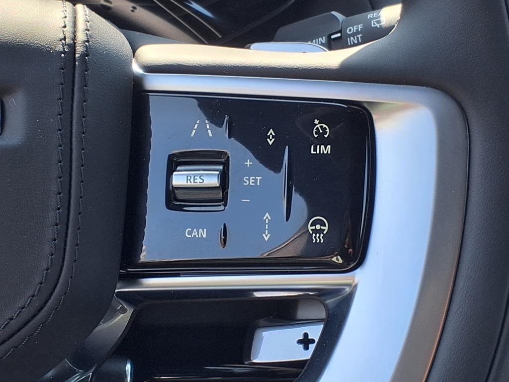 2025 Land Rover Range Rover SE photo 14