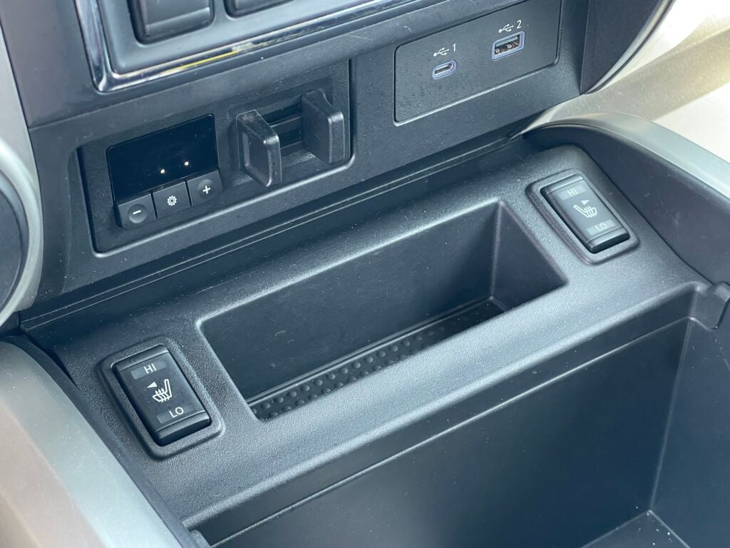 2020 Nissan Titan SL photo 16
