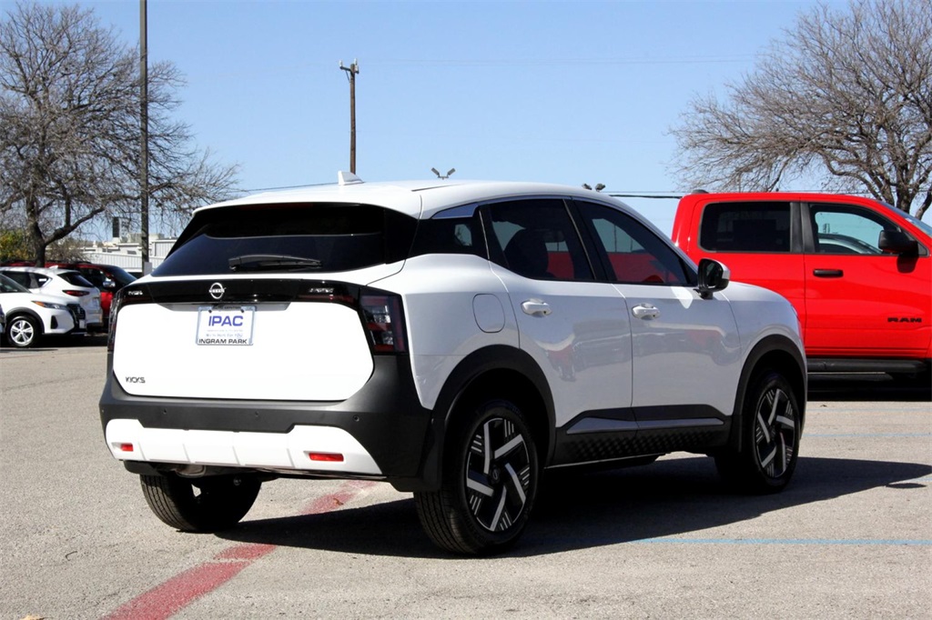 2025 Nissan Kicks SV photo 3