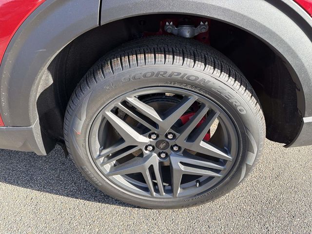 2025 Ford Explorer ST-Line photo 4