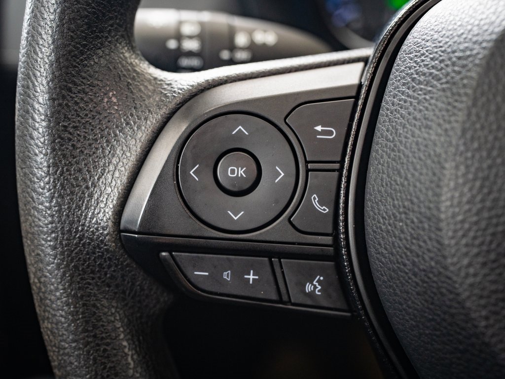 2021 Toyota RAV4 Hybrid XLE photo 25