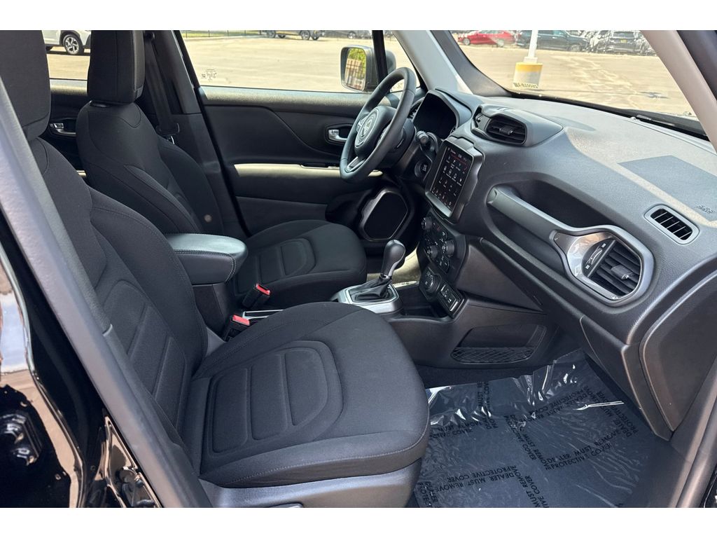 2022 Jeep Renegade Latitude photo 18
