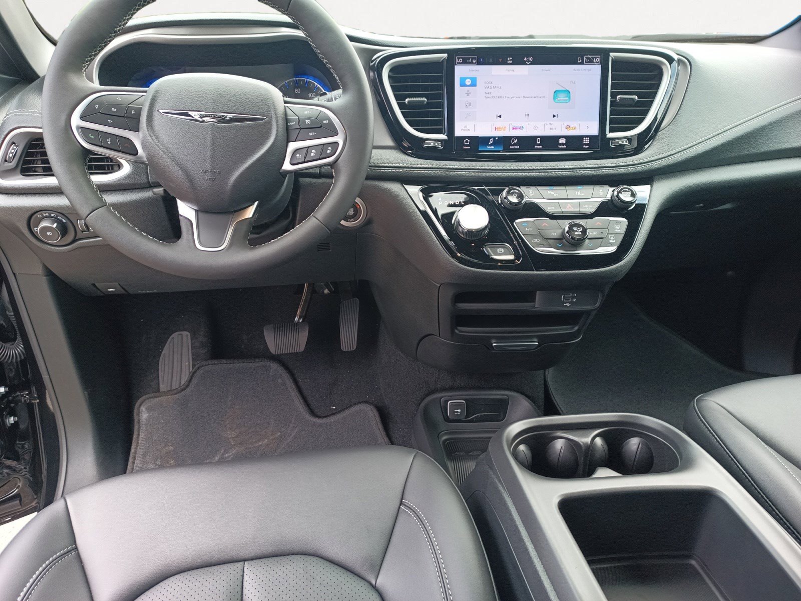 2026 Chrysler Pacifica photo 3