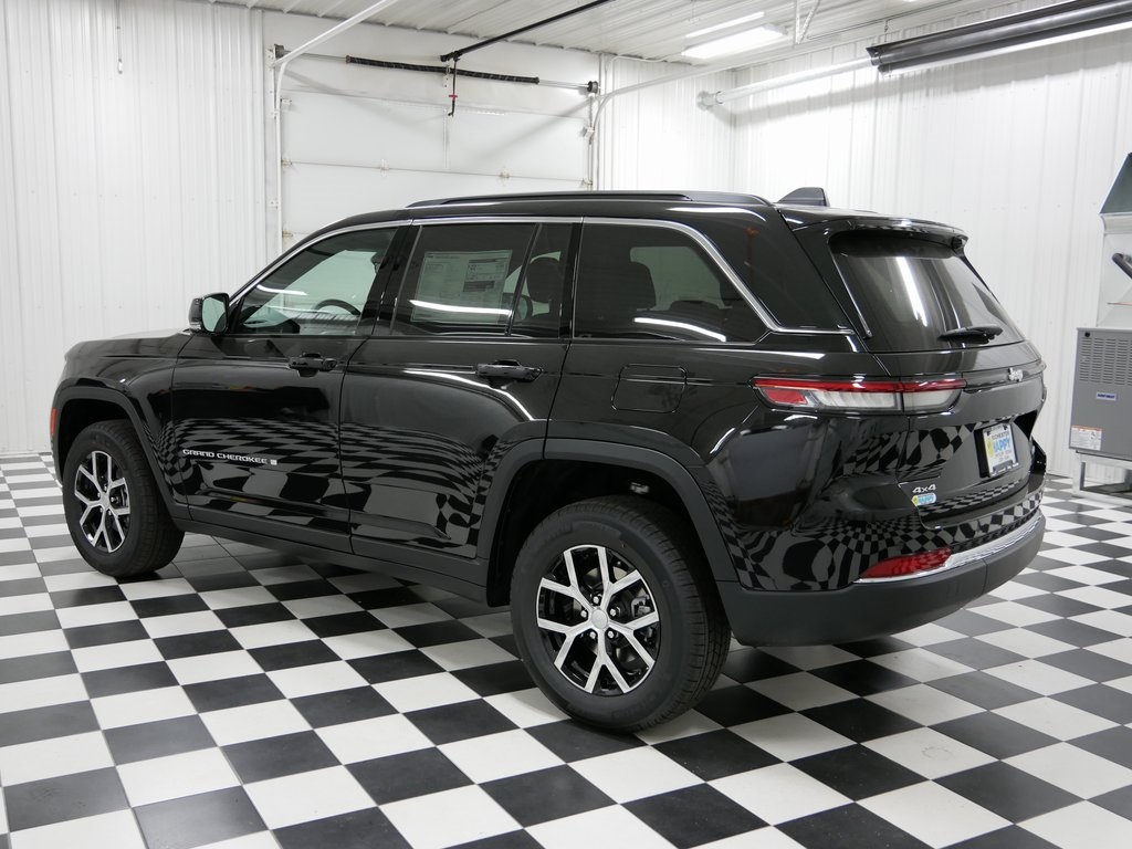 2025 Jeep Grand Cherokee Limited photo 3