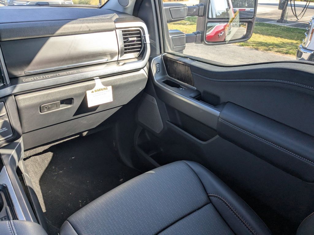 2025 Ford F-350 Lariat photo 16