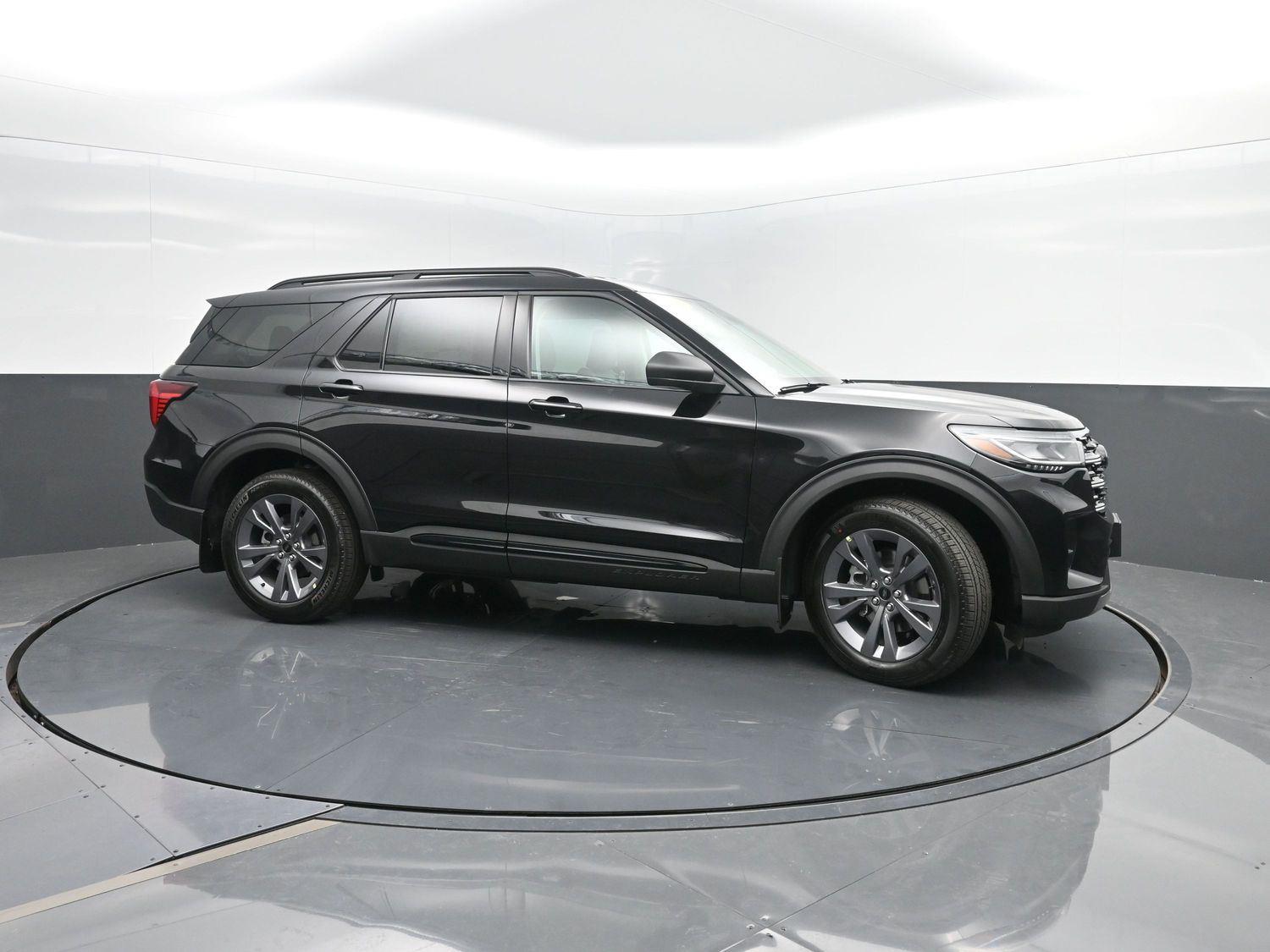 2026 Ford Explorer photo 3