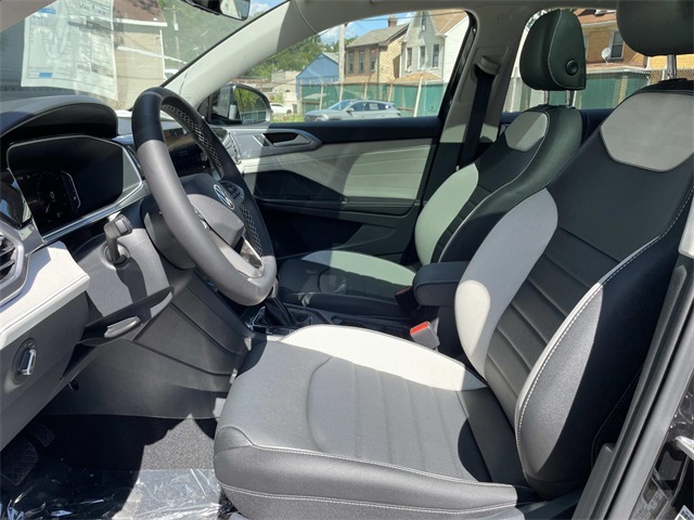 2025 Volkswagen Taos SEL photo 10